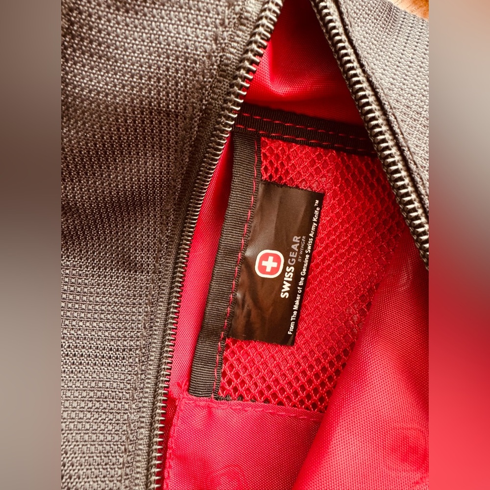 🚨VINTAGE SWISSGEAR TECH SLING BAG/ 10 liter/ black - Picture 6 of 8